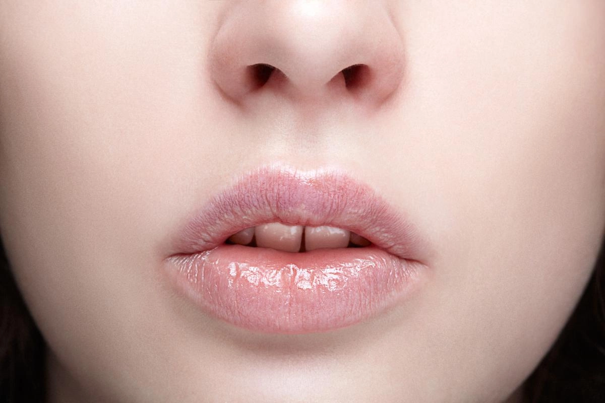 Губы рассказы. Увлажнение губ f-perfect Lips. F-perfect Lips. By the Skin of your Teeth. Губы в зеркале.